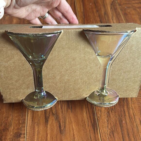 NWT Bullseye’s Playground (2) Cocktail Glasses Iridescent 5.5” H - Picture 6 of 6